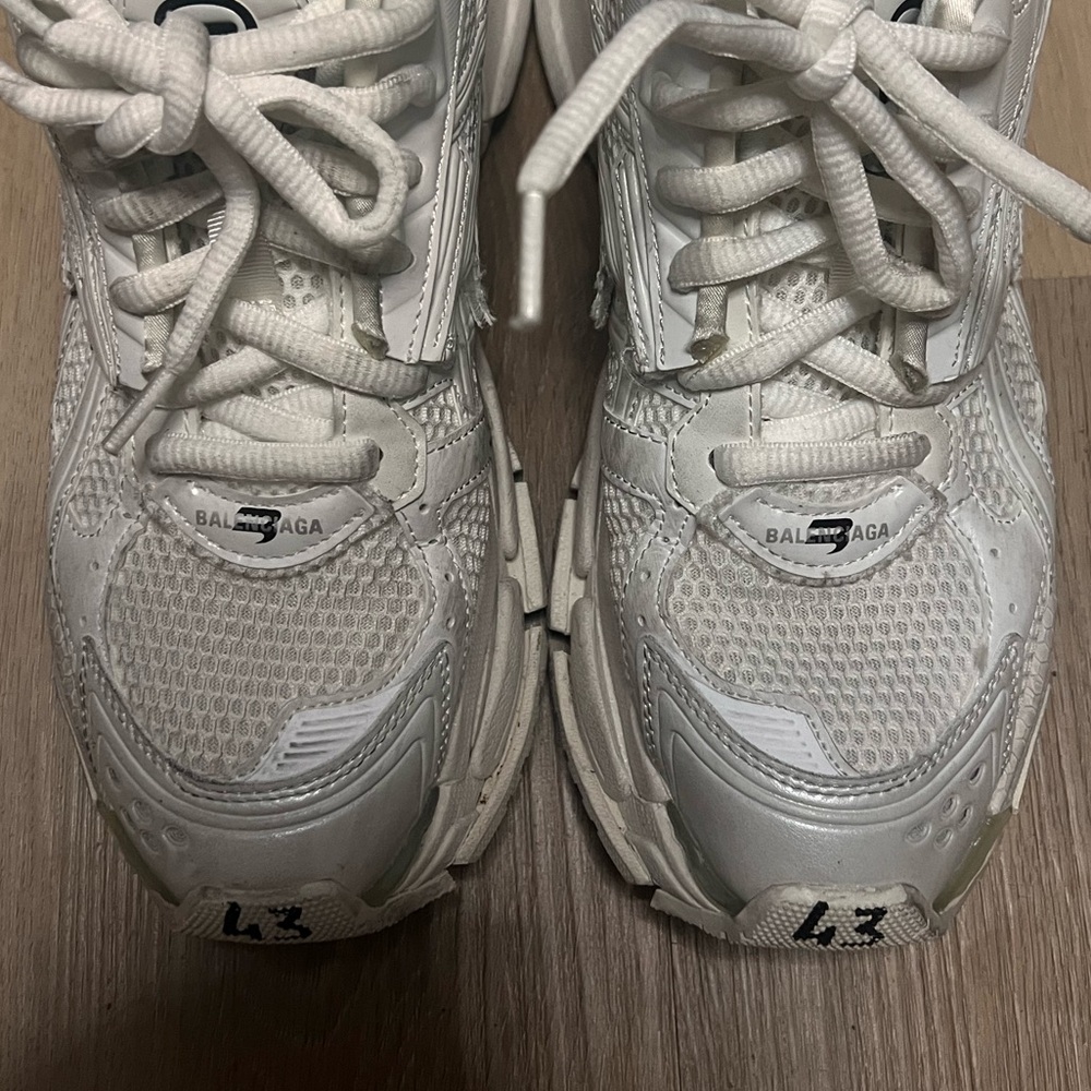 Balenciaga Runner Sneaker Triple White - Picture 2 of 7